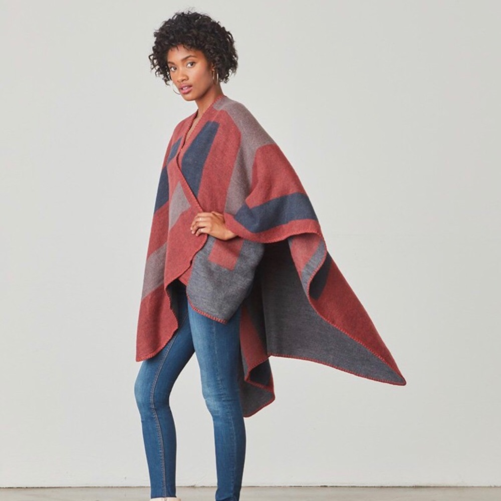BB Dakota Poncho - Mulberry